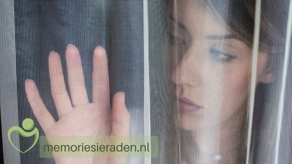 Artikel over afscheid nemen van een dierbare door Memorie Sieraden.nl
